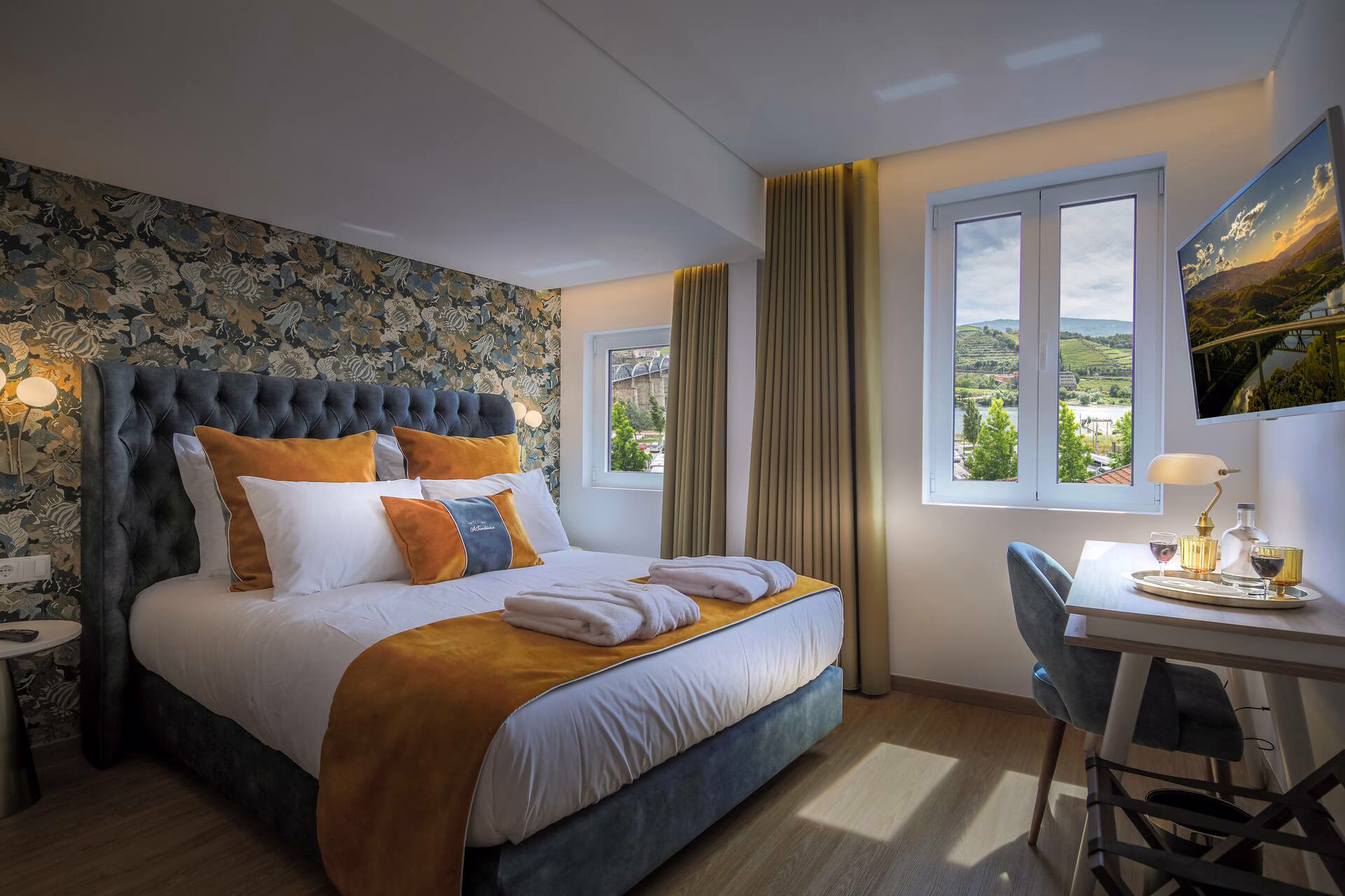 A Tendinha Guest House — quarto premium com vista sobre o rio Douro