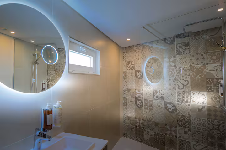 Room 1 - The Urban Retreat - 8/9